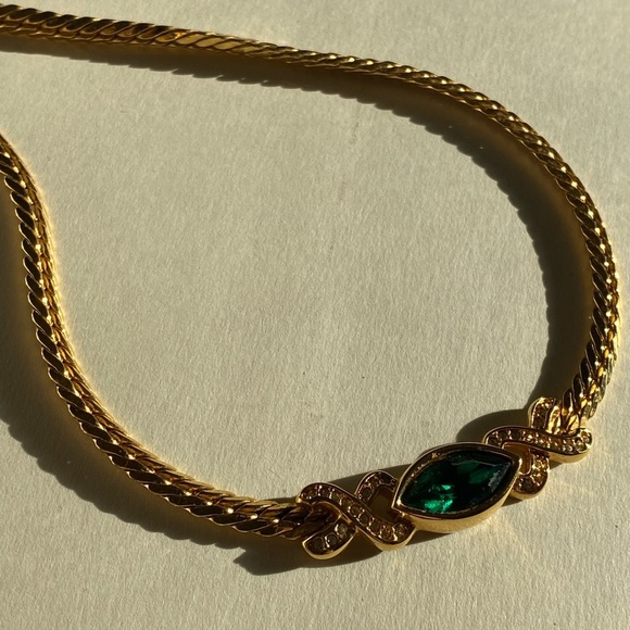 Vintage gold tone SWAROVSKI emerald green color crystal statement necklace - Picture 10 of 10
